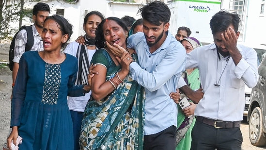Mumbai Local Train Accident Near Mumbra – What Caused the Tragedy? | मुंब्रा के पास मुंबई लोकल ट्रेन दुर्घटना - इस त्रासदी का कारण क्या था?